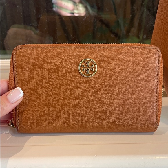 Tory Burch Tan Leather Tote and Wallet Set - Picture 2 of 6